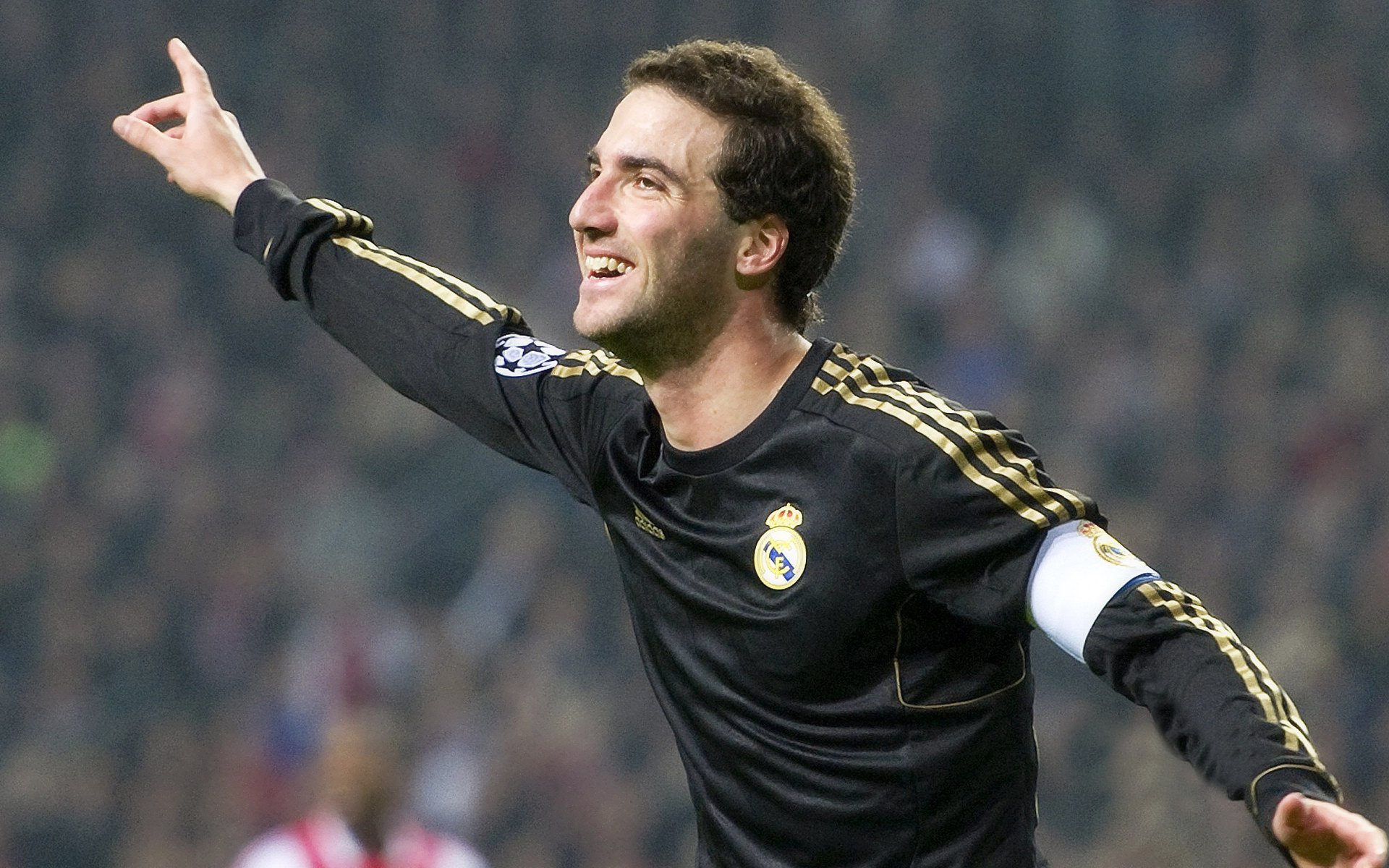 拉梅洛·鲍尔，当魔术师之子在季后赛的熔炉中起舞